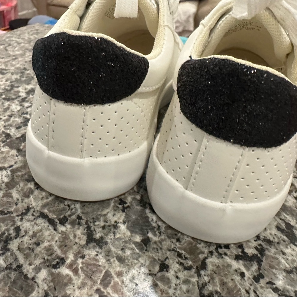 EUC FabKids White Sneakers with sequin Black Star - Picture 5 of 13